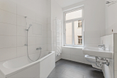 Badezimmer - Moderne 3-Raum Altbauwohnung im Herzen von Halle!