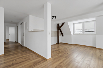 Fußbodenheizung, Loggia und Bad mit Wanne und Dusche- Hier bleibt kein Wunsch offen! 06749 Bitterfeld-Wolfen, Dachgeschosswohnung