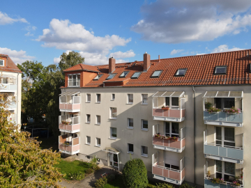 Charmante Dachgeschosswohnung mit Familienflair und moderner Ausstattung – Ihre neue Wohlfühloase in Halle! 06118 Halle, Etagenwohnung zum Kauf
