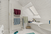 Badezimmer - Charmante Dachgeschosswohnung mit Familienflair und moderner Ausstattung – Ihre neue Wohlfühloase in Halle!