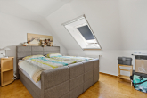 Schlafzimmer - Charmante Dachgeschosswohnung mit Familienflair und moderner Ausstattung – Ihre neue Wohlfühloase in Halle!