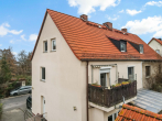 Hauseingang + Balkon - Charmantes Mehrgenerationenhaus mit vielseitigen Nutzungsmöglichkeiten und Nähe zum Geiseltalsee