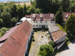 Hofansicht - Wohnen im Grünen – Vielseitiges Mehrfamilienhaus mit Scheune, Stallung und großem Grundstück im idyllischen Südharz