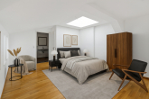 Schlafzimmer mit Bad (KI) - Exklusives Penthouse in Halle (Saale) – am Paulusviertel