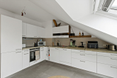 Küche - Stilvolle Dachgeschosswohnung mit zwei Dachterrassen & zwei Stellplätzen