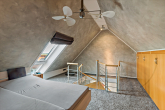 Schlafzimmer Dachspitze - Hochwertige Maisonettewohnung mit Stil in Lieskau