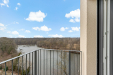 Aussicht Balkon 3 - Penthouse-Feeling über den Dächern – Exklusive 3-Raum-Wohnung direkt an der Saale