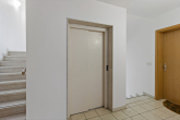 Treppenhaus - Aufzug - 2-Raumwohnung in gefragter Toplage mit Balkon & Tiefgarage