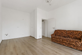 Wohnzimmer mit Küche - Schöne 2-Raumwohnung mit Balkon in der Maybachstaße! Stellplatz möglich!