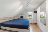 Schlafzimmer 2 OG - Großzügiges Einfamilienhaus mit Traumgrundstück in Landsberg OT Reinsdorf