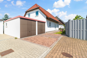 Freistehendes Einfamilienhaus mit Doppelgarage in Büschdorf, 06116 Halle / Büschdorf, Einfamilienhaus