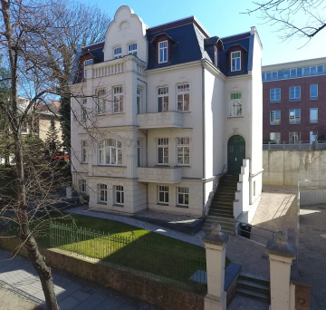 Stillvolle 4-Raumwohnung mit Balkon in der südlichen Innenstadt! 06110 Halle, Dachgeschosswohnung