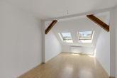 Schlafzimmer - Charmante Dachgeschosswohnung mit Dachterrasse in der Sternstraße!