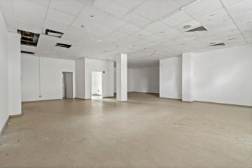 Hier werden Sie garantiert gesehen! Geräumige Ladenfläche in der Merseburger Straße in Weißenfels! 06667 Weißenfels, Ladenlokal zur Miete